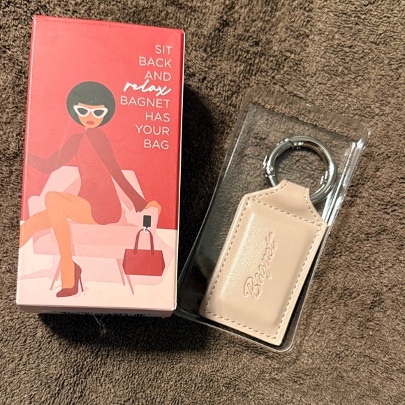 bagnet Accessories - Magnetic Key Ring to hold purse up to 45lbs NWT